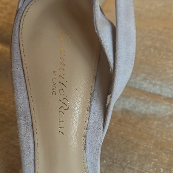 Gianvito Rossi suede and lucite lavender ankle wrap - Picture 6 of 7